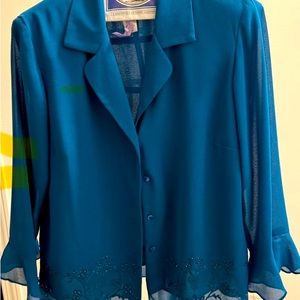 Very cute blazer formal top, the skirt is not included